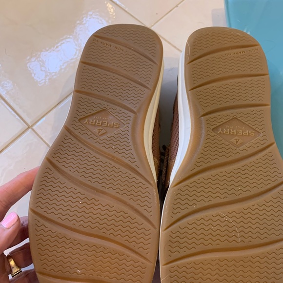 Sperry shoes men size 7.5. Worn a handful of times only. - Picture 2 of 5